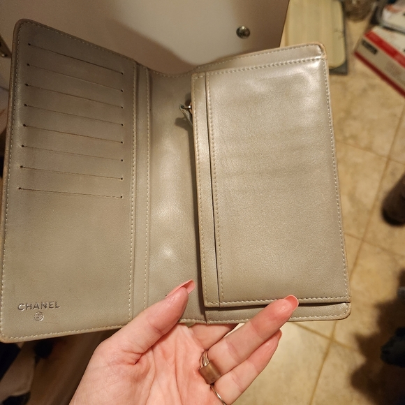 Chanel Wallet/ Organizer - Picture 3 of 14